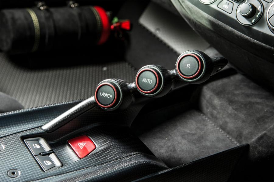 Детали интерьера Ferrari F12tdf Tailor Made 2016 года  (UK) (фото 31 из 40)
